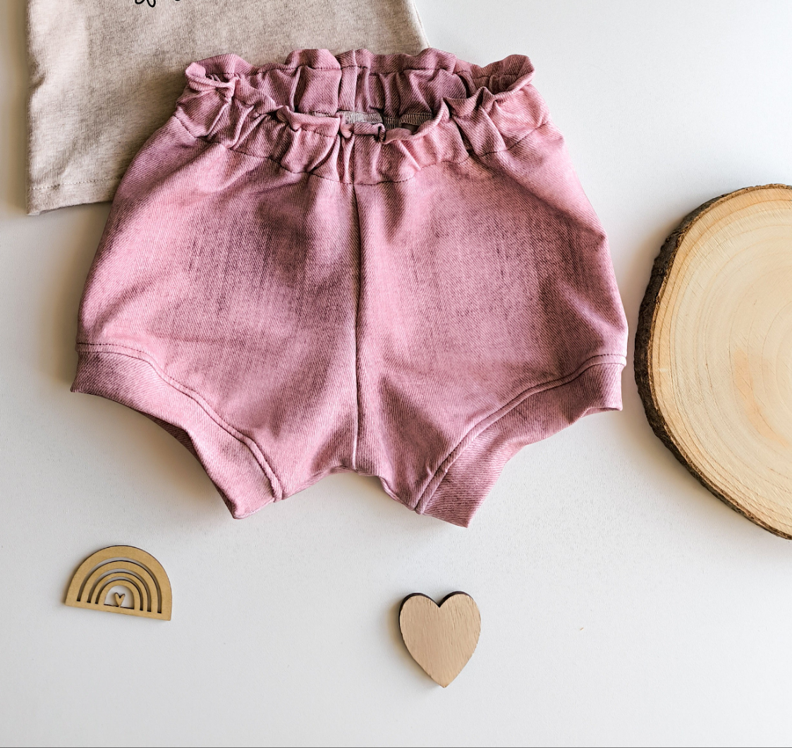 Sunny Shorts aus French Terry in Rosa und Statement T - Shirt ab Gr. 56 - 140