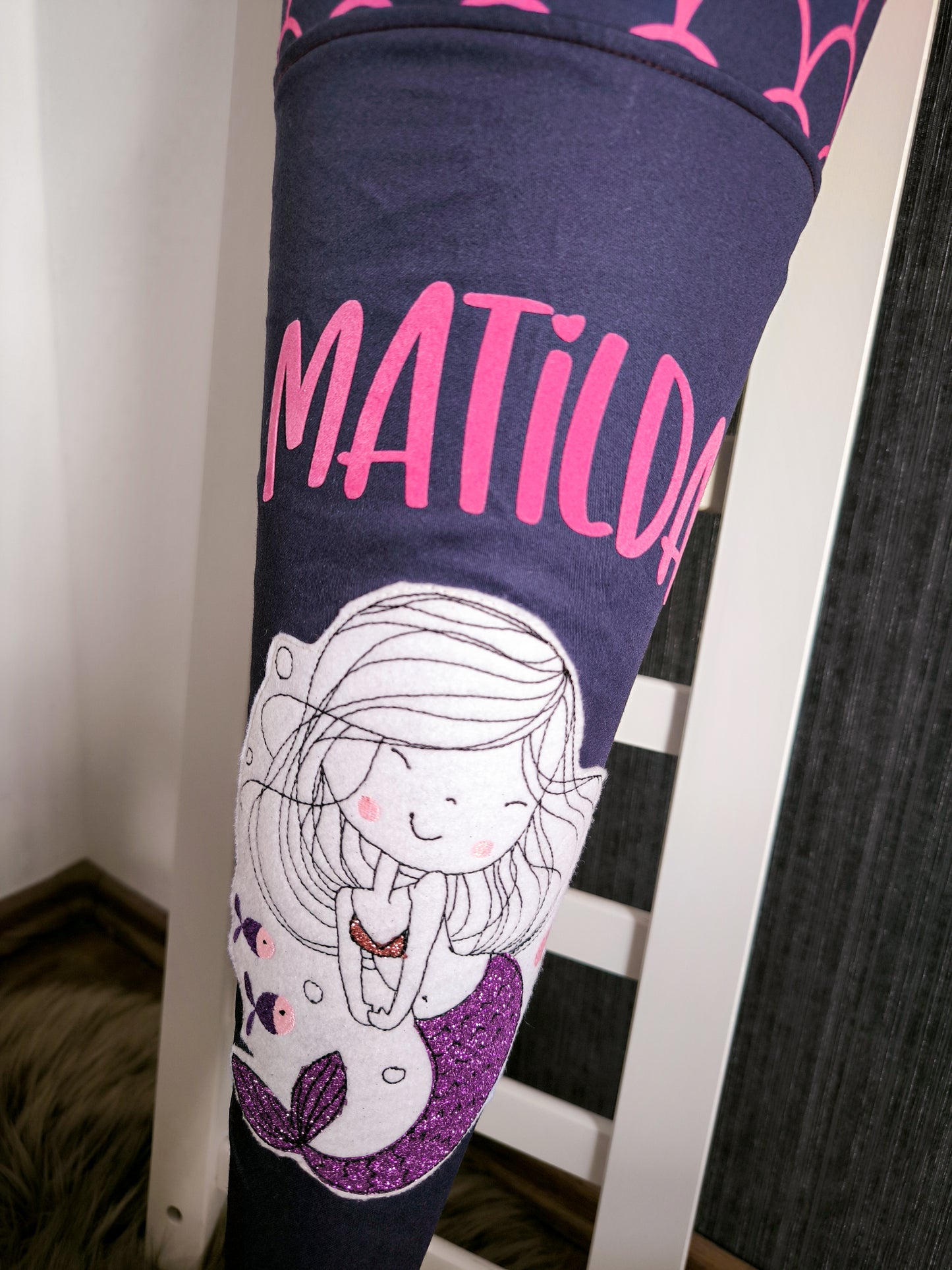 Individuelle Schultüte aus Baumwollstoff mit Stickbild und Namen passend zum Schulranzen