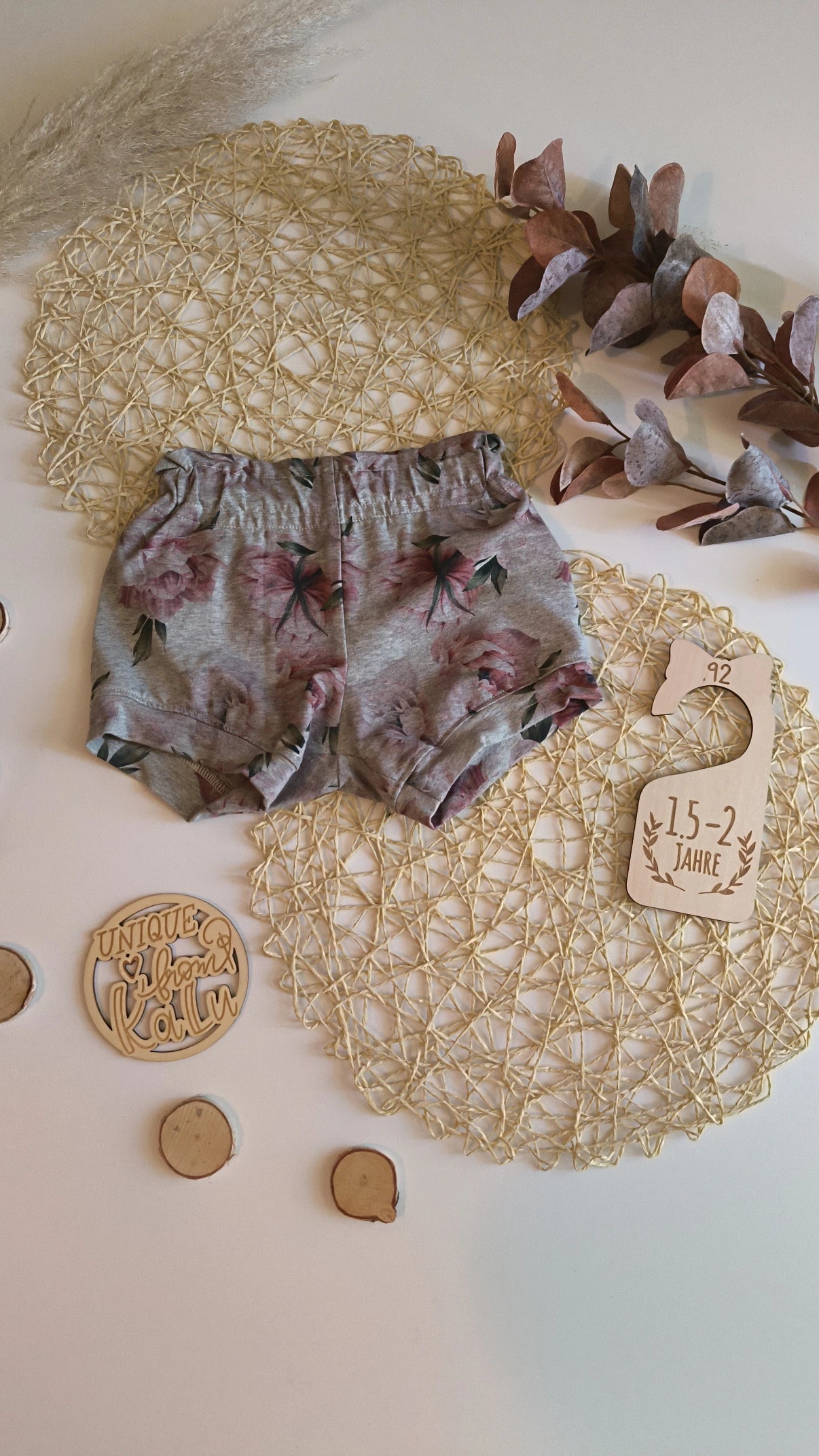 Sunny Shorts graue Blume gr 92