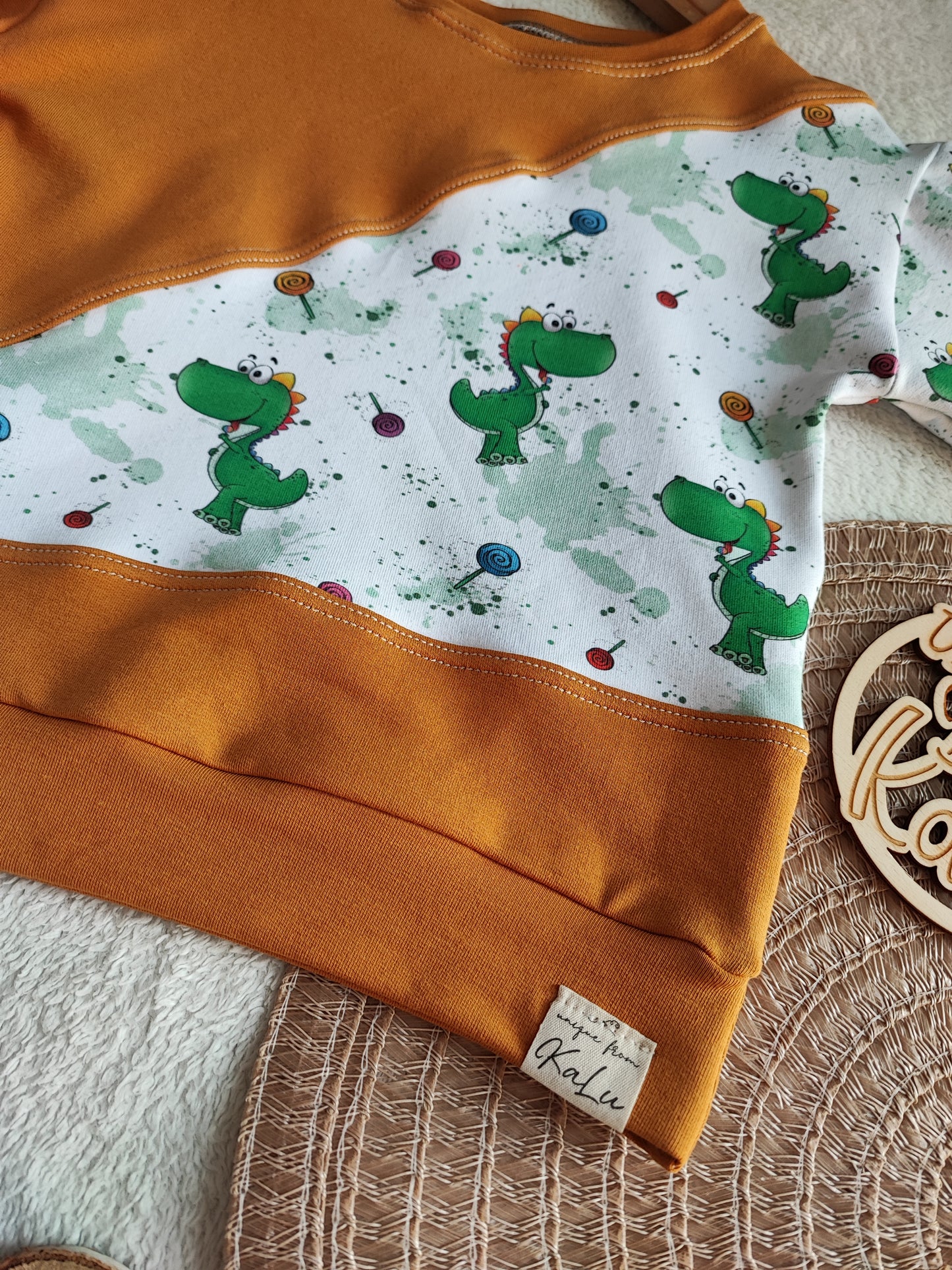 Sweater mit Teilung aus Motiv und Uni Stoff ab Gr. 56