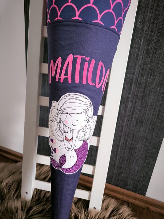 Individuelle Schultüte aus Baumwollstoff mit Stickbild und Namen passend zum Schulranzen