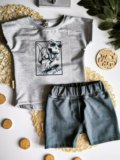 T-Shirt mit Shorts