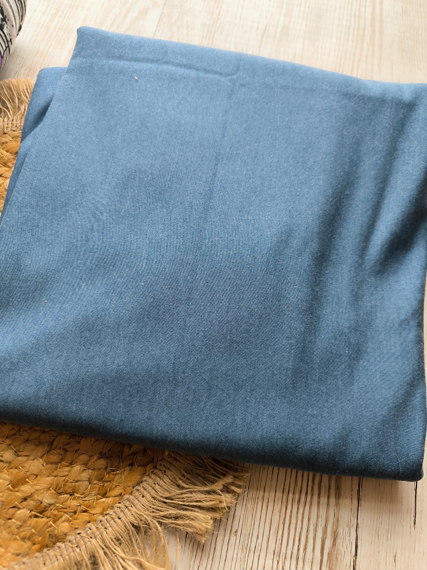 90er Sneaker und Blauer French Terry