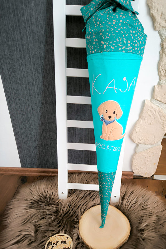 Individuelle Schultüte aus Baumwollstoff mit Stickbild und Namen passend zum Schulranzen