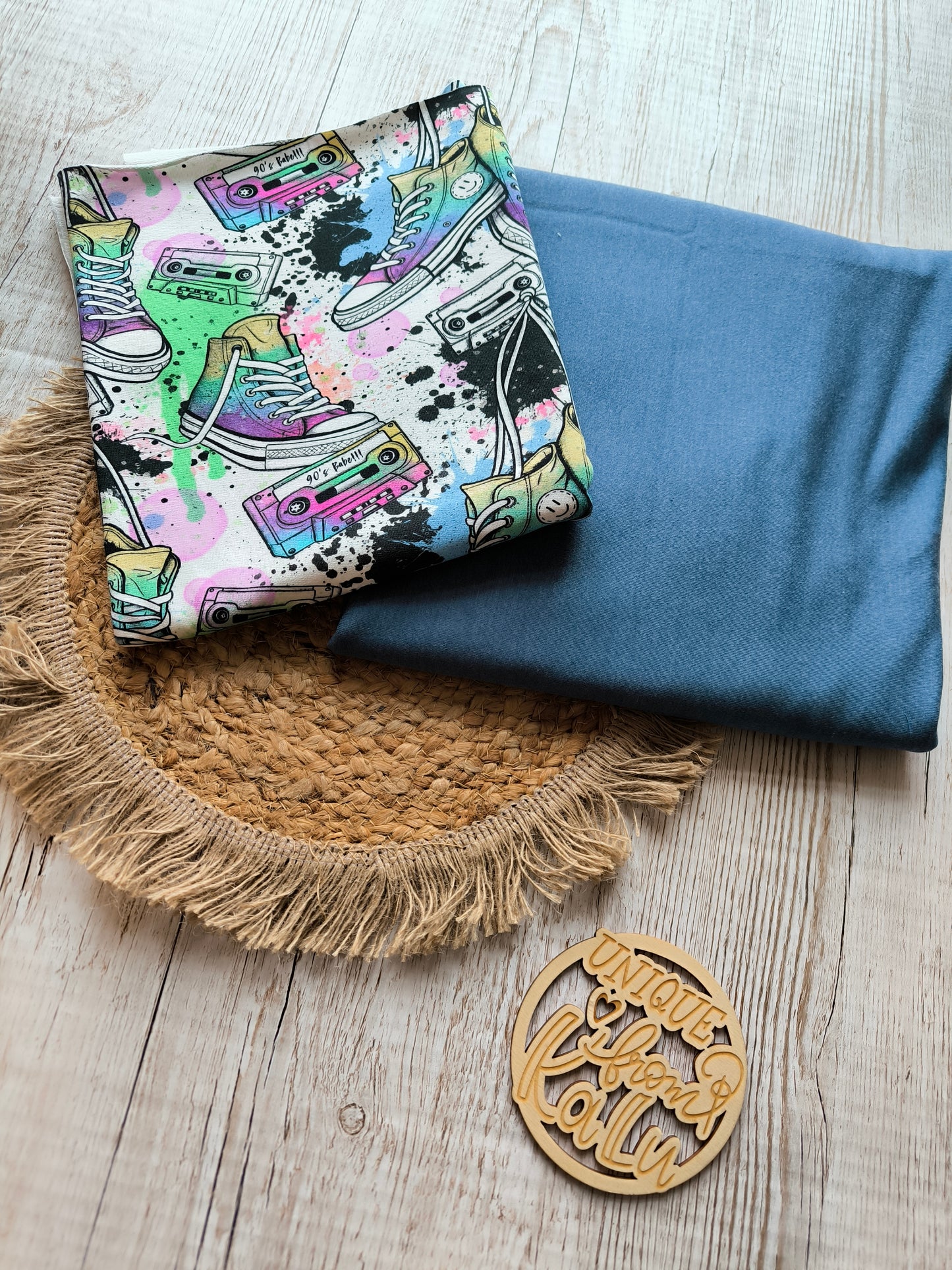 90er Sneaker und Blauer French Terry