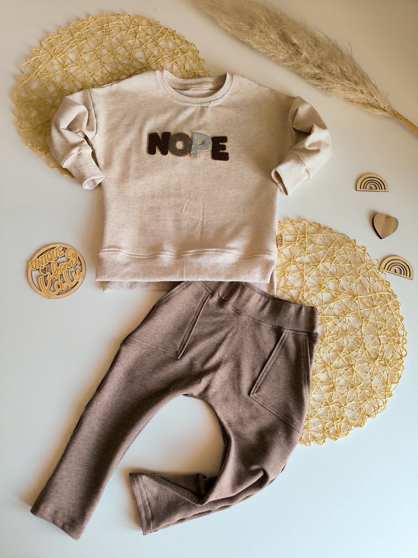 Set Hose und Sweater mit Chenille Patches ab Gr. 56 bis 140