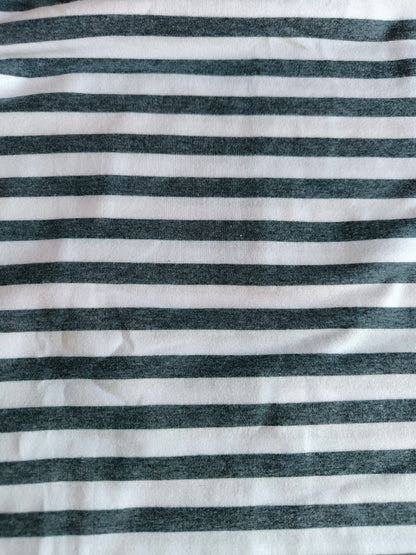 Jersey blaugraue streifen auf weiß