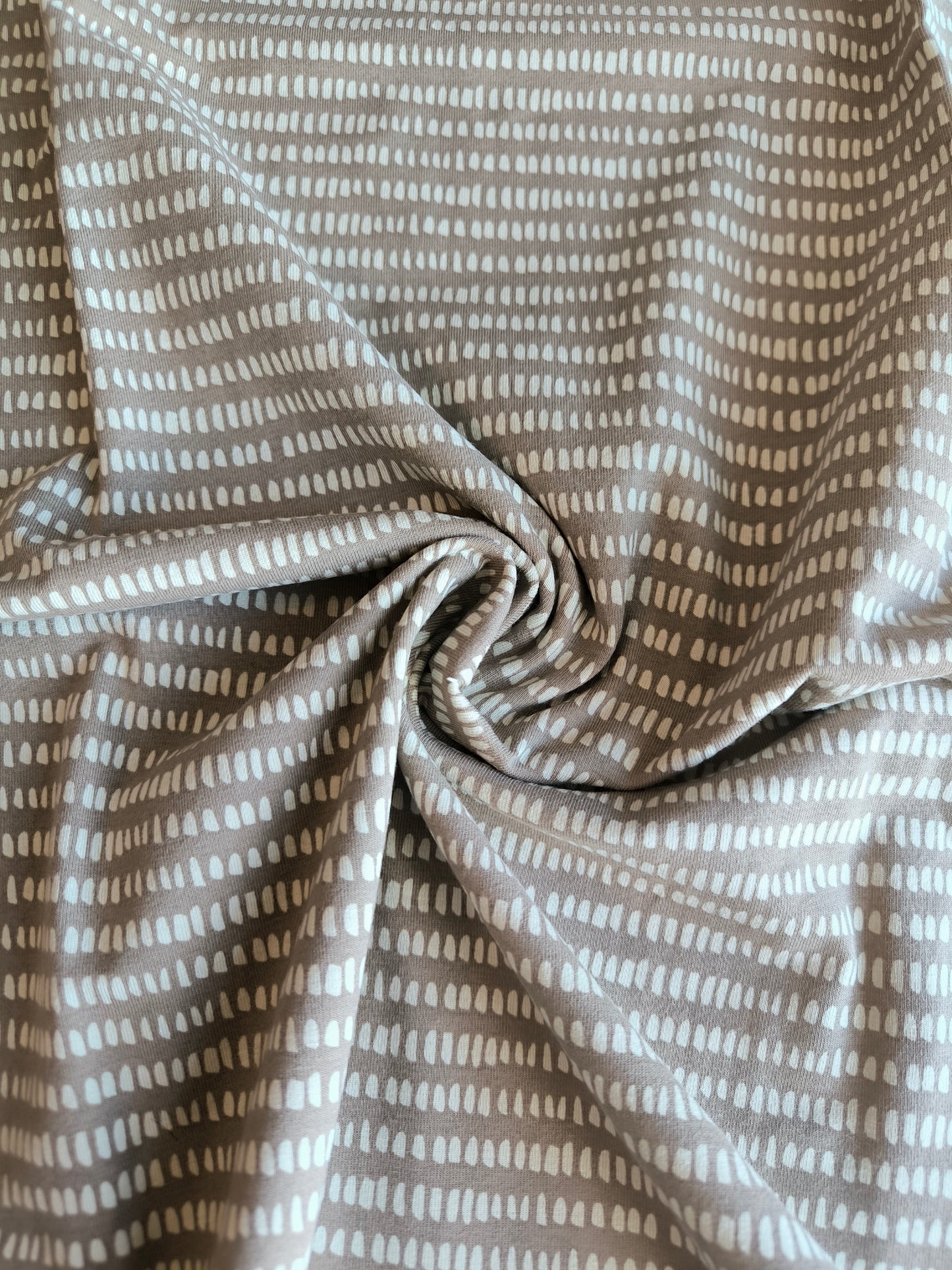 Jersey beige Mini Striche auf Braun