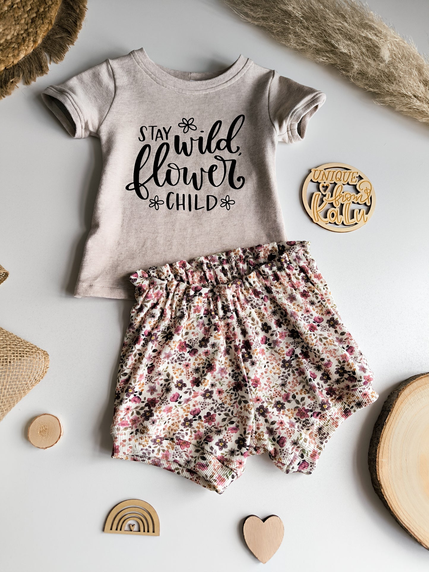 Statement T - Shirt und Blumen Sunny Shorts aus Rib Jersey ab Gr. 56 - 140
