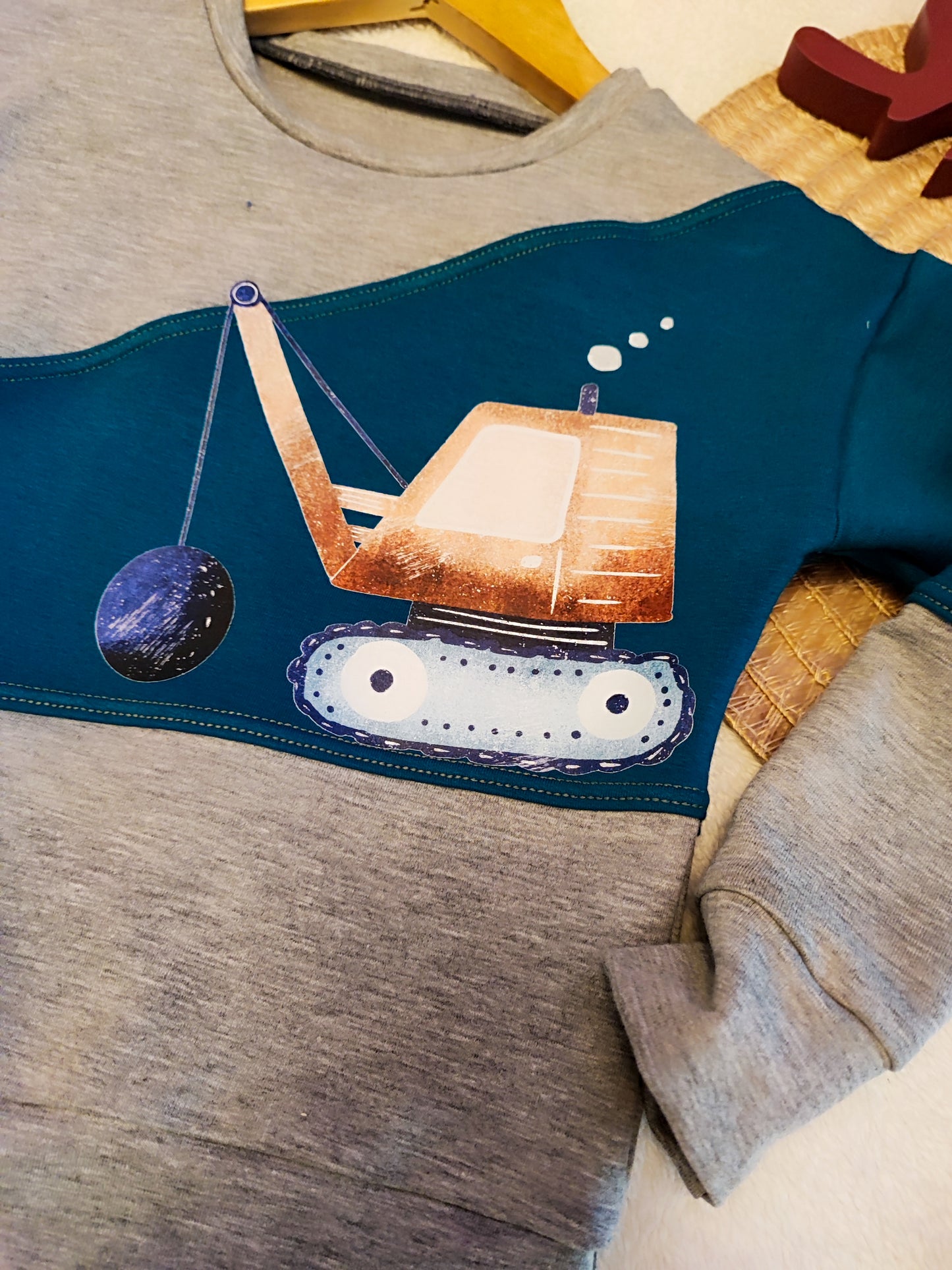 Sweater mit Teilung und Bügelbild oder Plott ab Gr. 56 -140